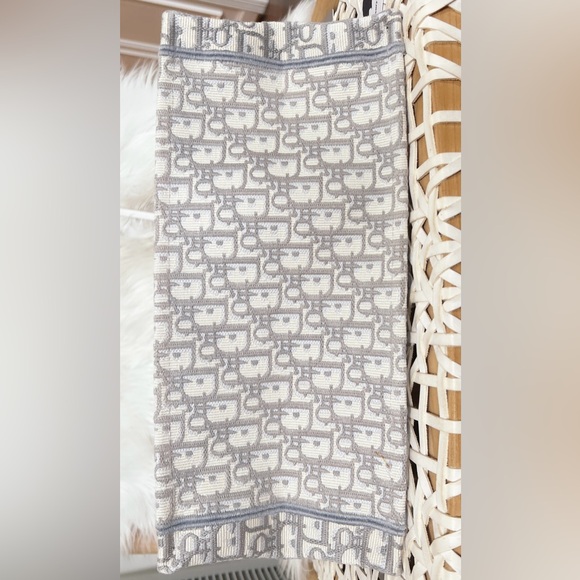 DIOR Book Tote, Medium, in Gray & Ecru Oblique - Picture 15 of 17